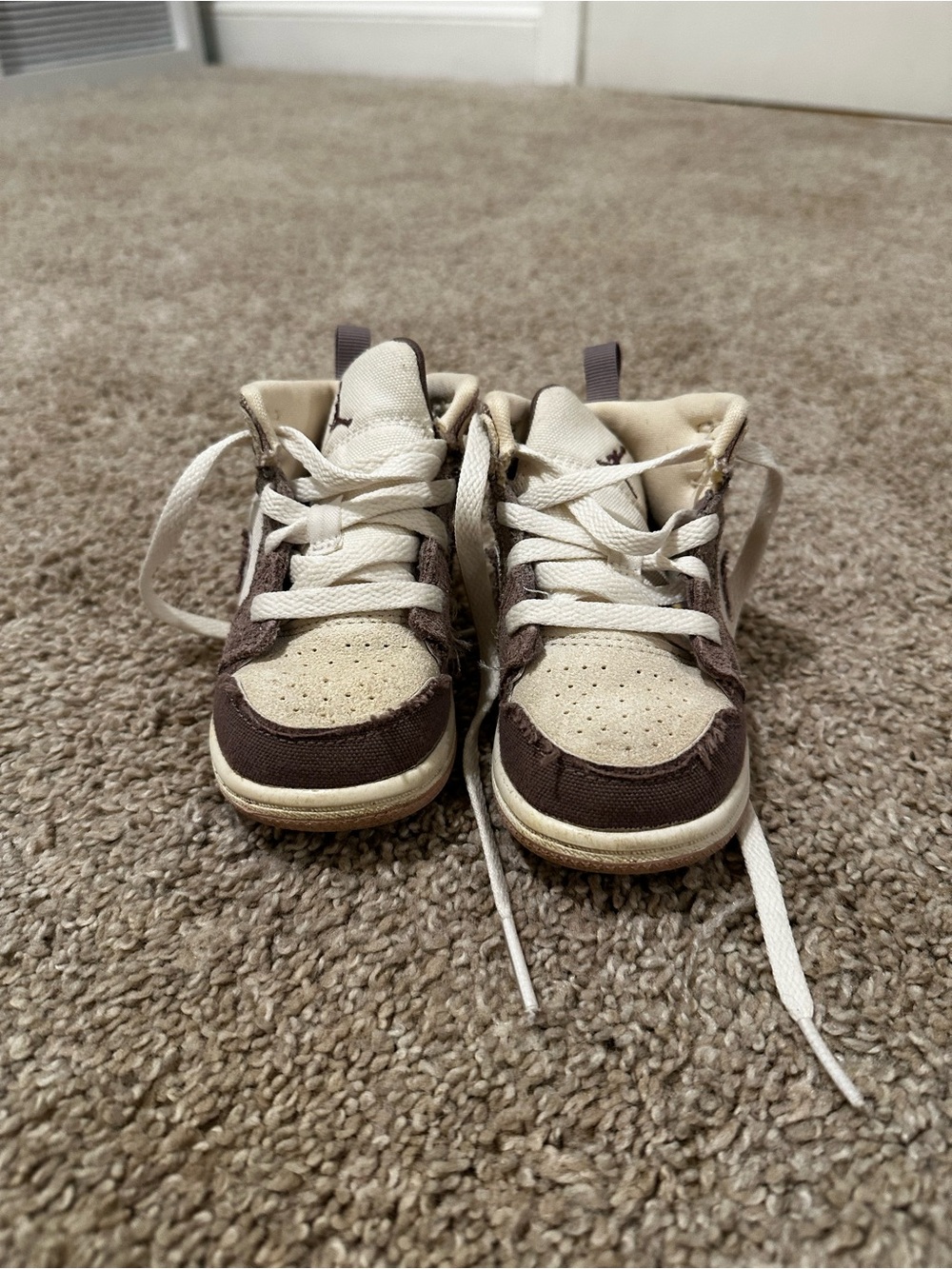 Jordan Kids Sneakers White, Gray & Gold